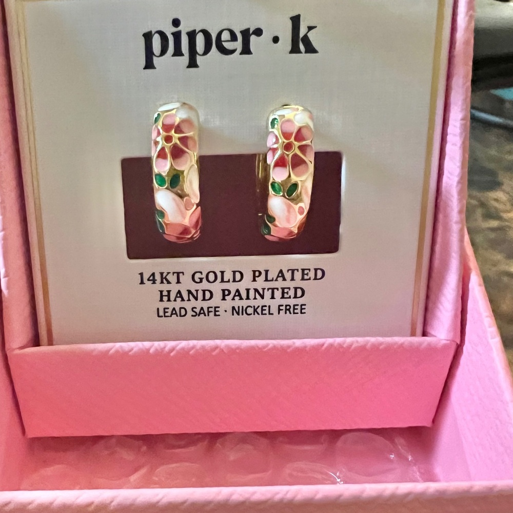 NIB Piper 14KT Gold Plated Floral Earrings - Picture 4 of 5
